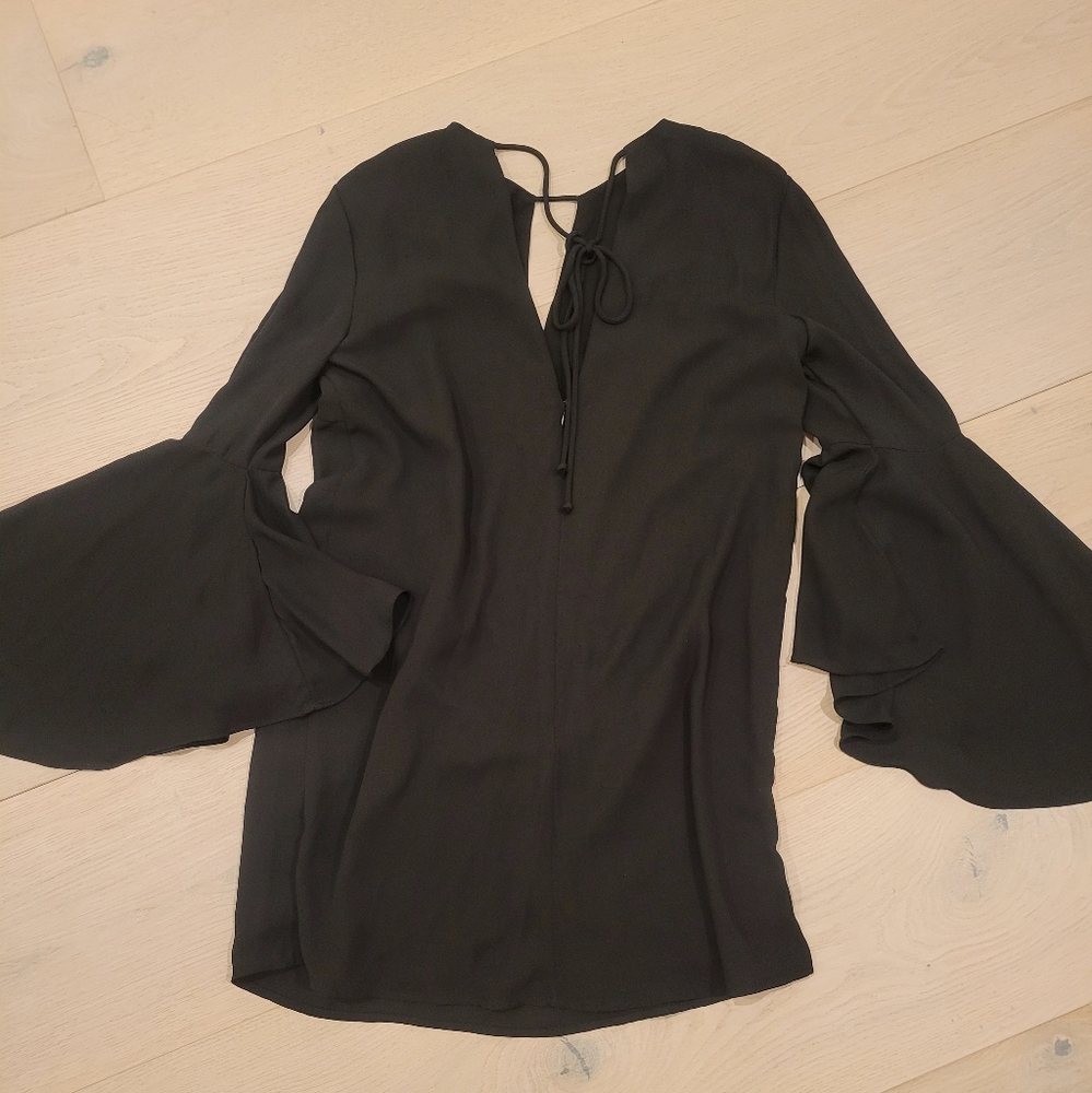 EUC Vici Black Bell Sleeve Shift Dress - Picture 2 of 4